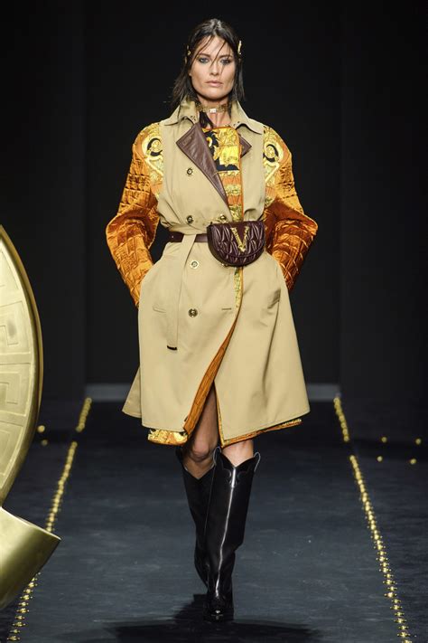 versace fall winter 19|versace bronze columns.